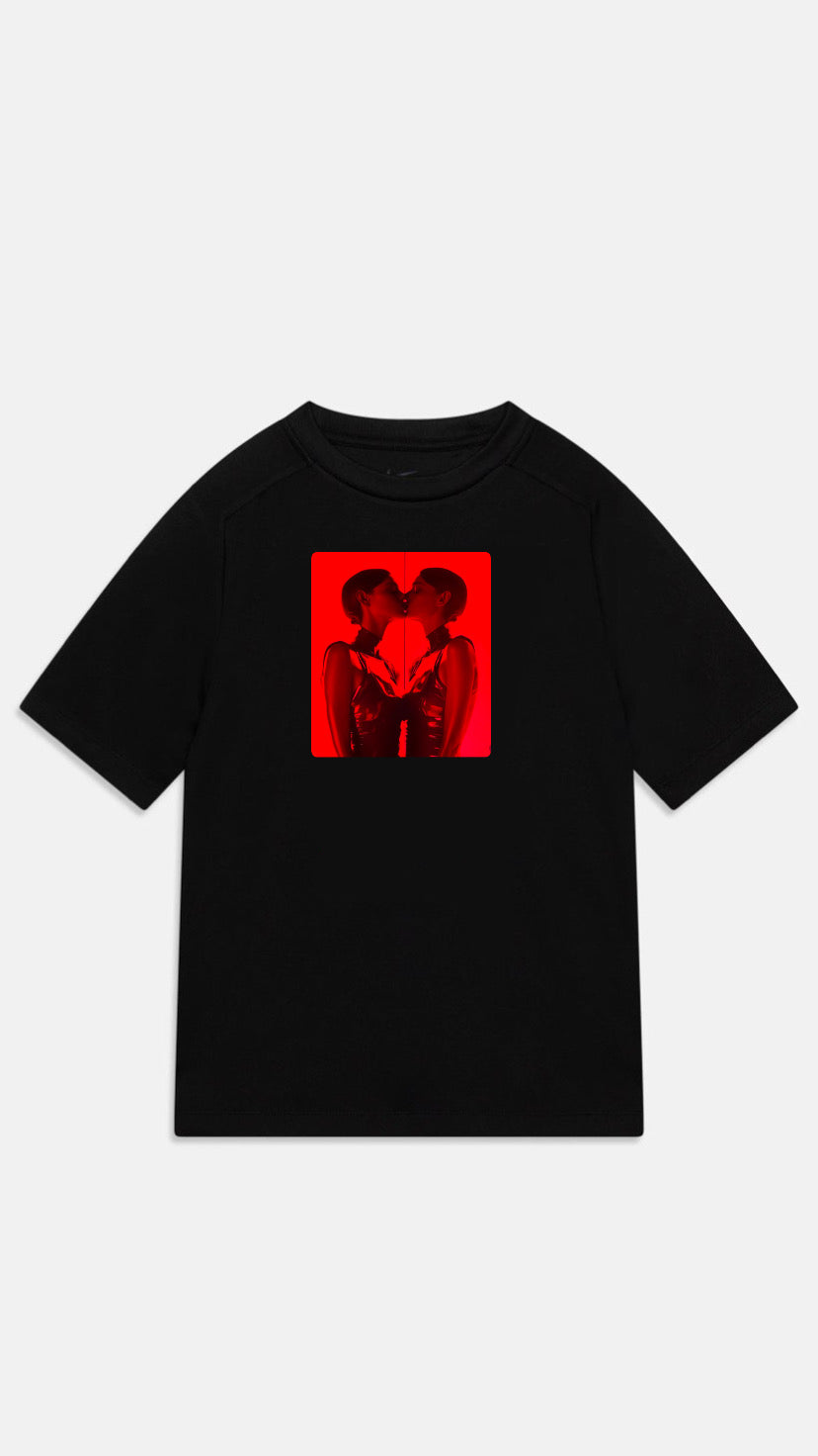 Oversized Black Unisex T-shirt with a Unique Print Mirror Crush